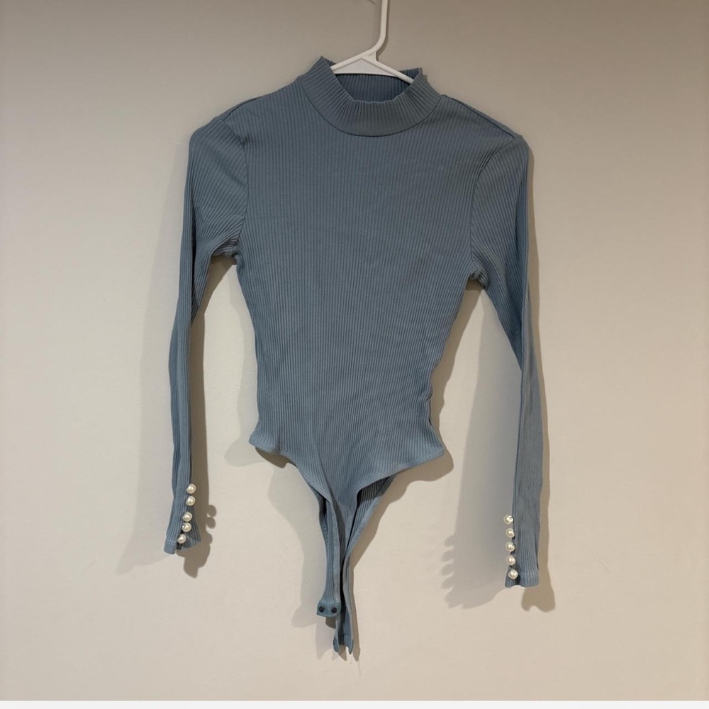 SHEIN Baby Blue Ribbed Mock Neck Bodysuit w/ Pearl Cuffs S